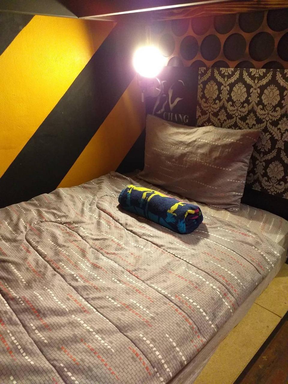 Chang Bed And Bar Hostel (Adults Only) Сураттхани Экстерьер фото